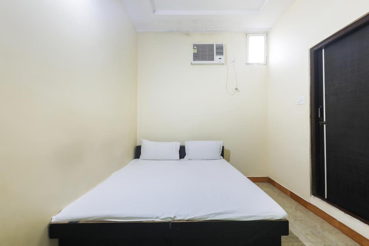 Spot On 48832 Balaji Parisar Hotel Uddzsaín Kültér fotó